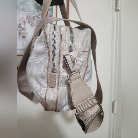 Authentic CHANEL travel line Hand Bag 2 way White CC 7186118 - Picture 4 of 16